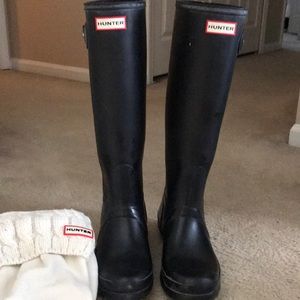 Matte black, Hunter boots with socks